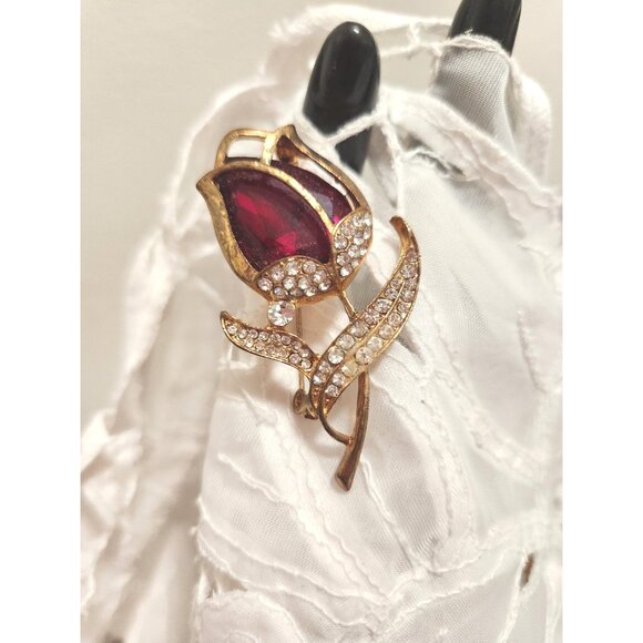 Red Tulip Brooch Surrounded by Rhinestones and Gold Tone frame Rose Bud Brooch - Picture 8 of 10